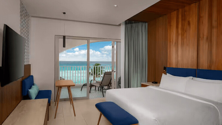 Enclave Beachfront - King Bed - Terrace